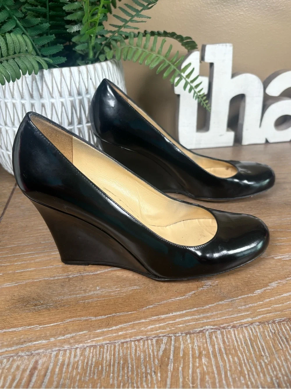 KATE SPADE NEW YORK AUTH $399 Women's Black Patent Leather Amory Wedge Pump 5.5